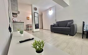 Abruzzi Home, delizioso appartamento e confortevole accanto a Metropolitana Linea Verde, con parcheggio gratuito in strada